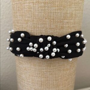 Elegant Black Pearl-Studded knot Headband